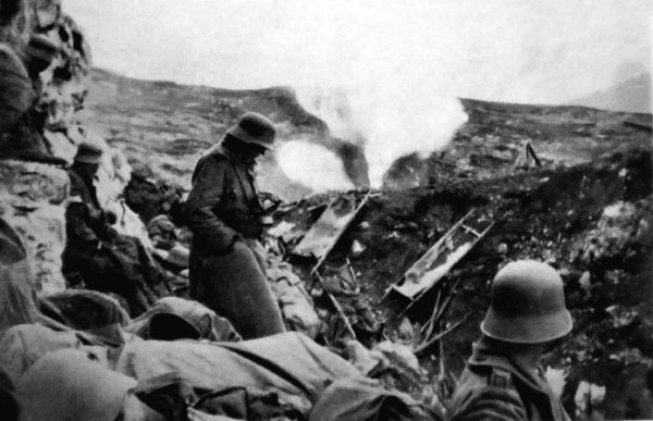Soldati Austroungarici nell'Hilfsplatz sul Monte Ortigara - Itinera Progetti Editore